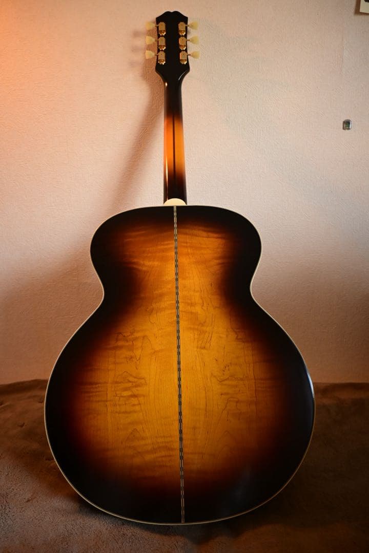 Epiphone Masterbilt J200 ケース付き