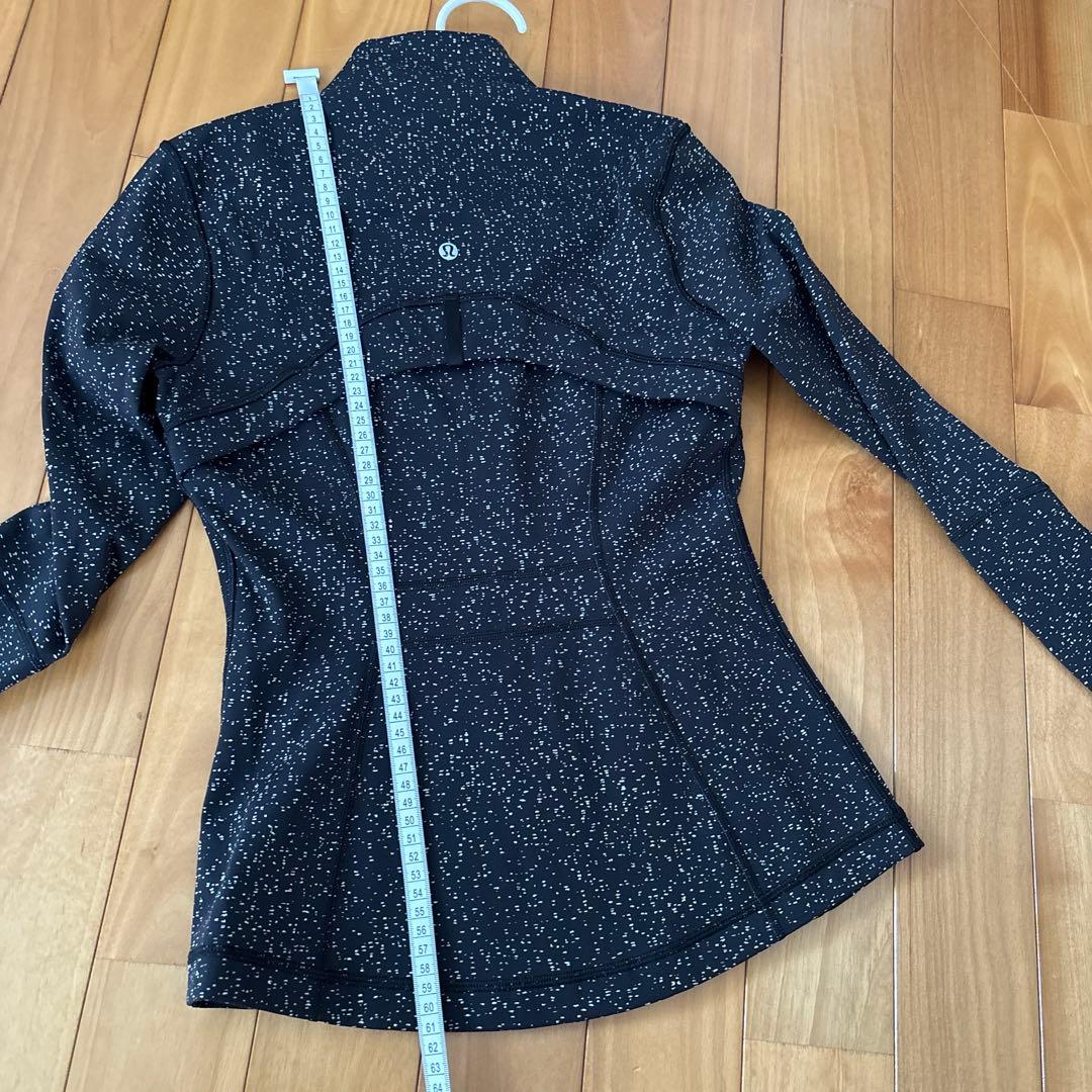 Lululemon フルジップジャケット 黒と白スパークル