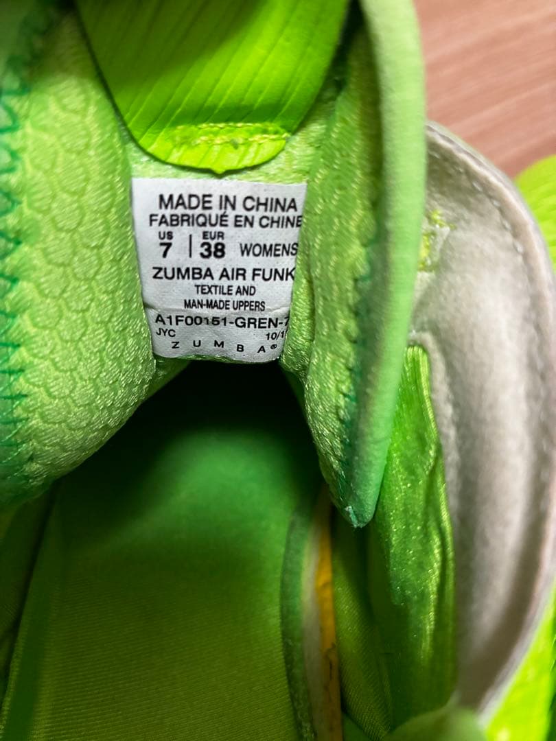 ZUMBA 蛍光グリーン US7 EUR38
