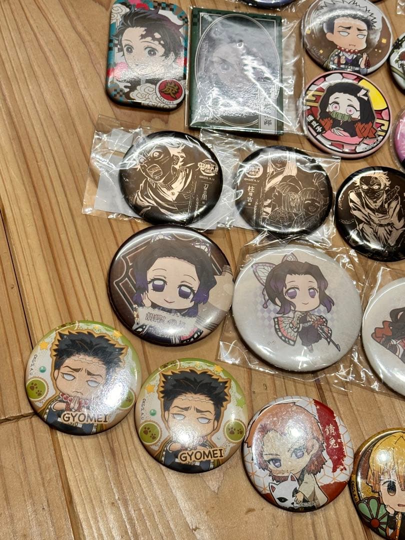 鬼滅の刃　アニメグッズ　缶バッジ　大量　まとめ売り