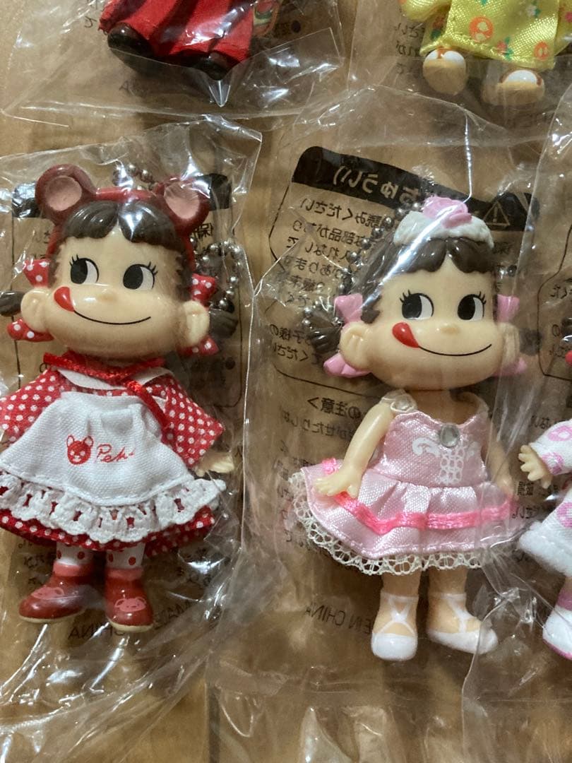 新品未開封 ペコちゃん キーホルダー フィギュア マスコット 16体セット