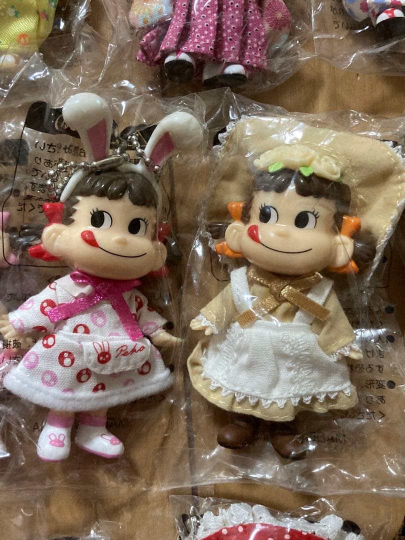 新品未開封 ペコちゃん キーホルダー フィギュア マスコット 16体セット