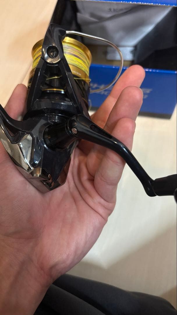 SW4000XG スピニングリール 黒/金　SHIMANO