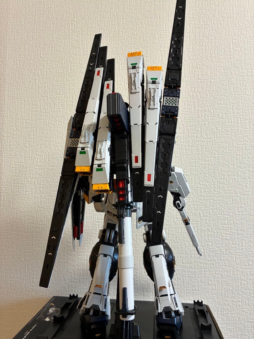 PGUνガンダム完成品　LEDは組み込まれていません！