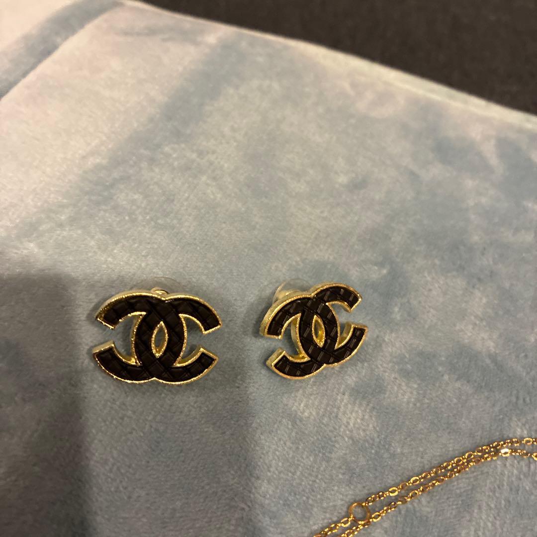 CHANEL ロゴデザイン ピアスとネックレスセット