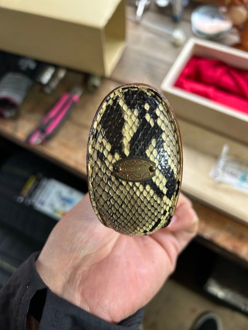 バスカヴィル　 赤 ヘビ革 ガングリップ