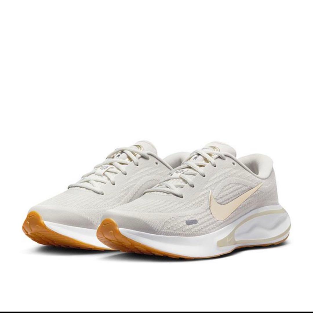 Nike ウィメンズ ランニングシューズ 24.0 新品未使用 ベージュゴールド