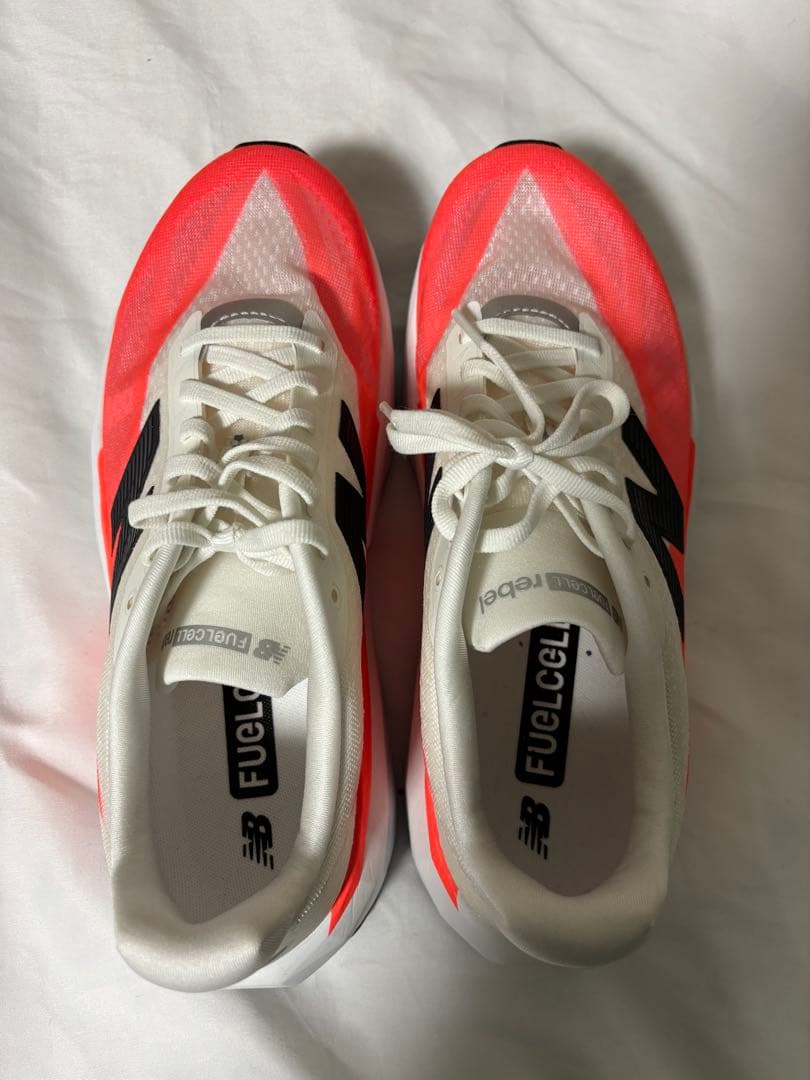 美品 New Balance FuelCellレベルv5 27cm