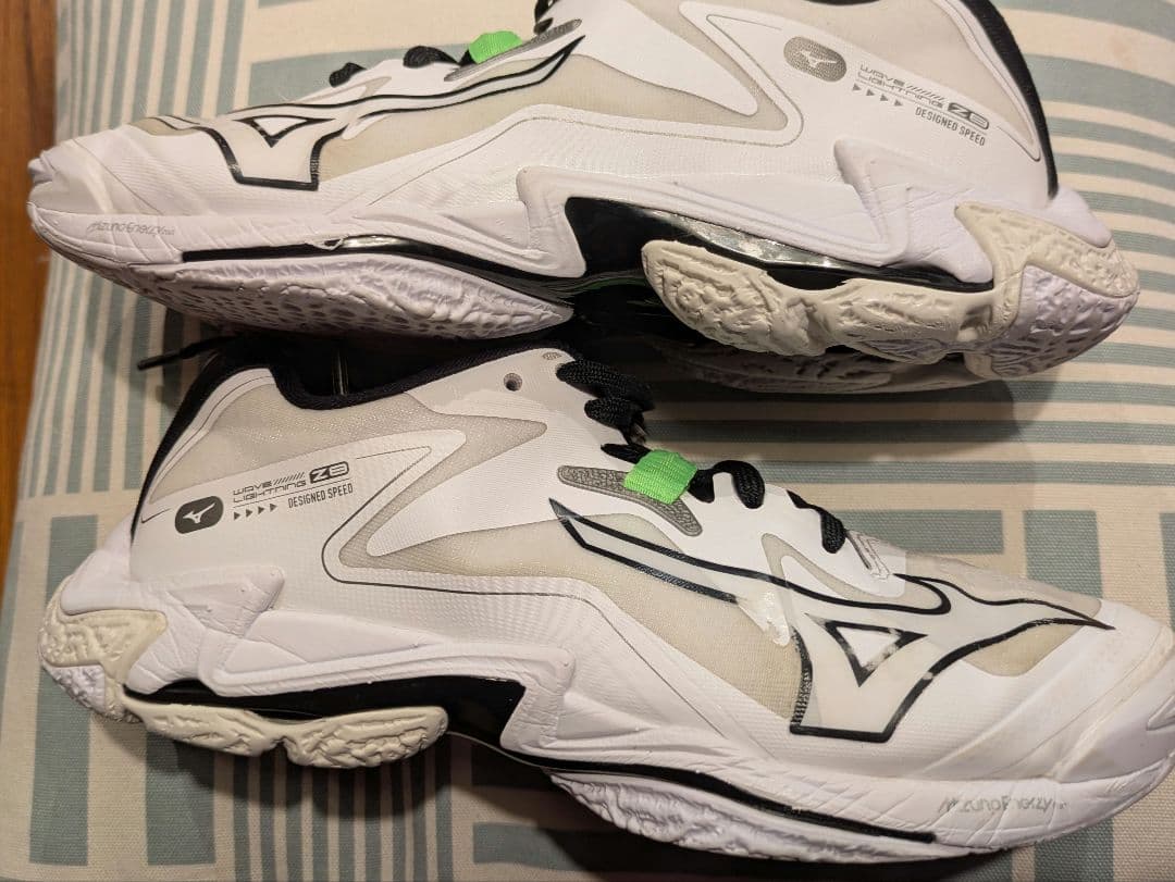Mizuno バレーボール3E 24.0 wave lightning z8