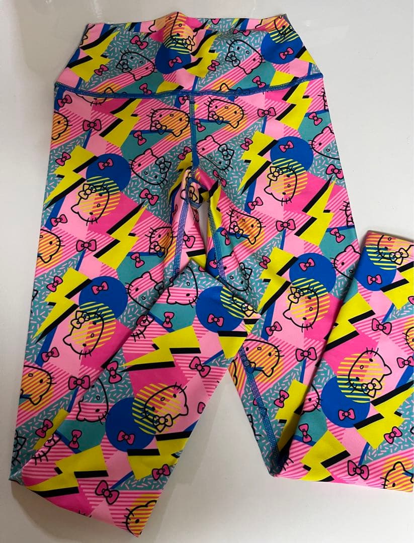 正規品★USED! Zumba ×HELLO KITTY柄上下セットS