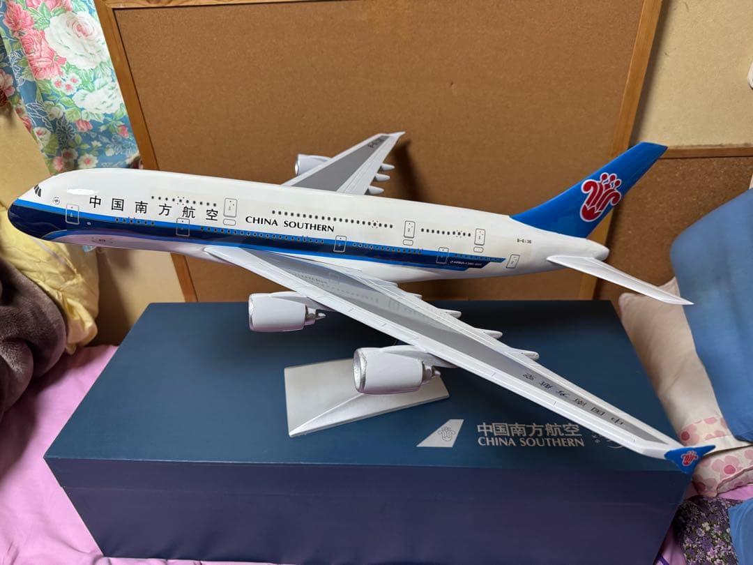 希少品　中国南方航空 エアバスA380-800 非売品　1/100スケール