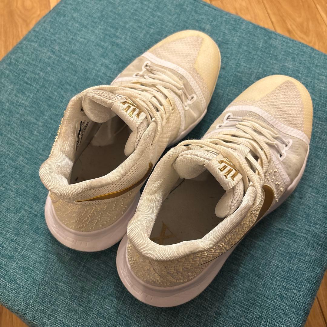 NIKE カイリー3 ゴールド