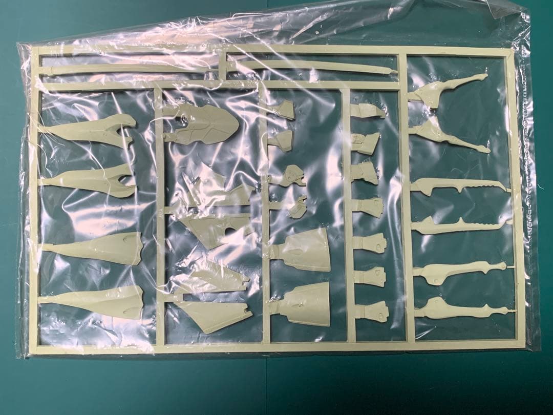 ボークス 1/100 FSS レッドミラージュ•ジョーカー3100