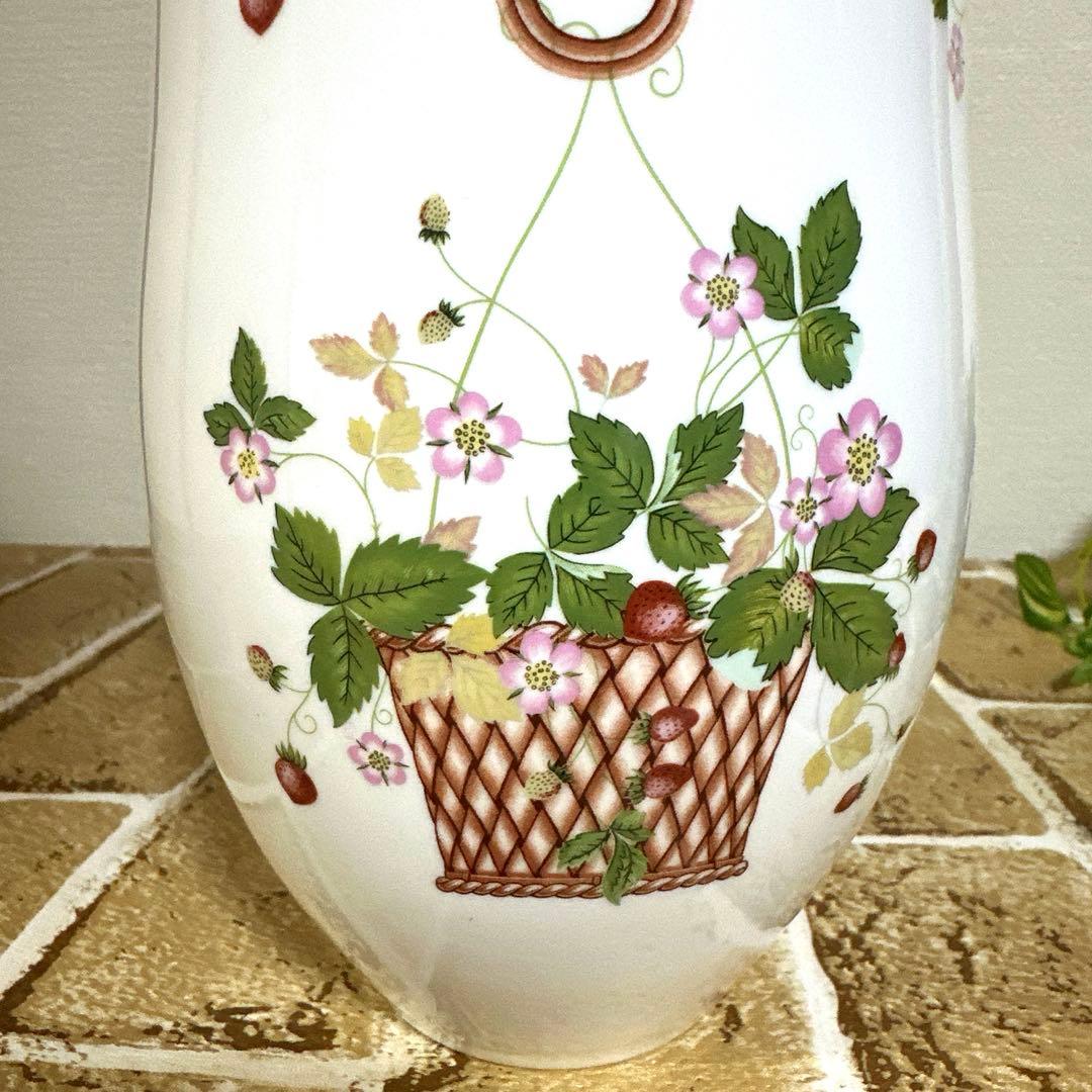 ウェッジウッド　ワイルドストロベリー　花瓶