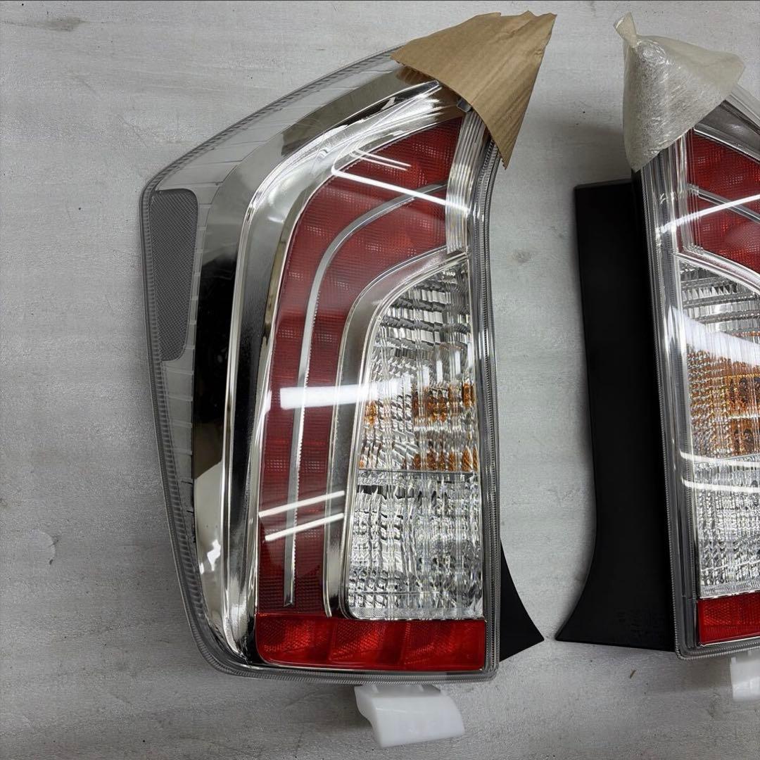 新品☆安心のトヨタ純正☆ZVW30系 プリウス☆後期 純正LEDテールランプ