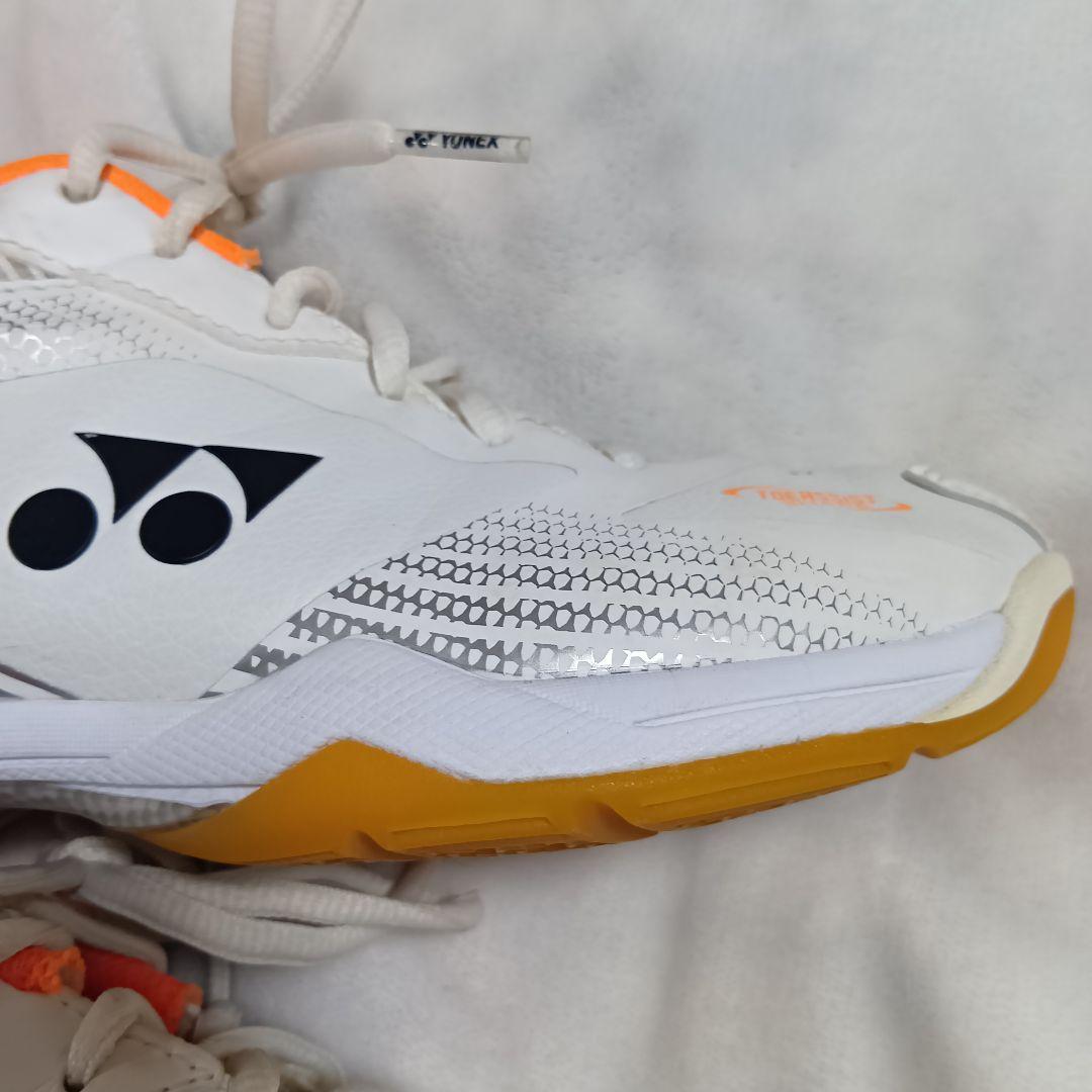 美品YONEX バドミントンシューズ SHB65Z3W 23.5cm W/OR