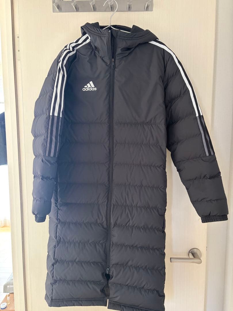 adidasベンチコート