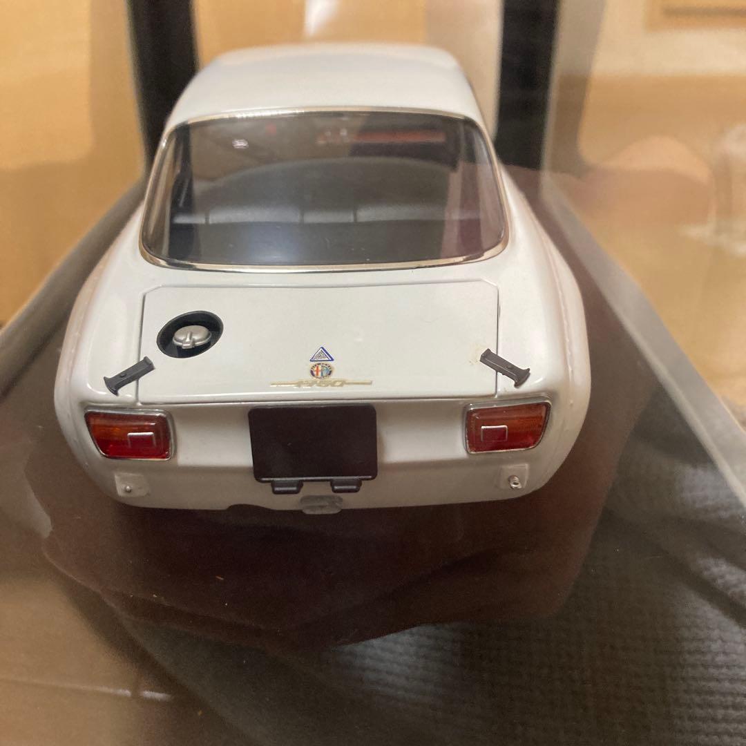AUTOart アルファロメオgtam monza 1970ホワイト 1/18