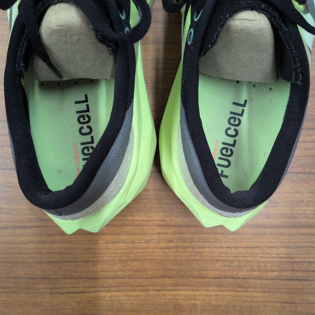 New Balance FuelCell Rebel v4ランニングシューズ