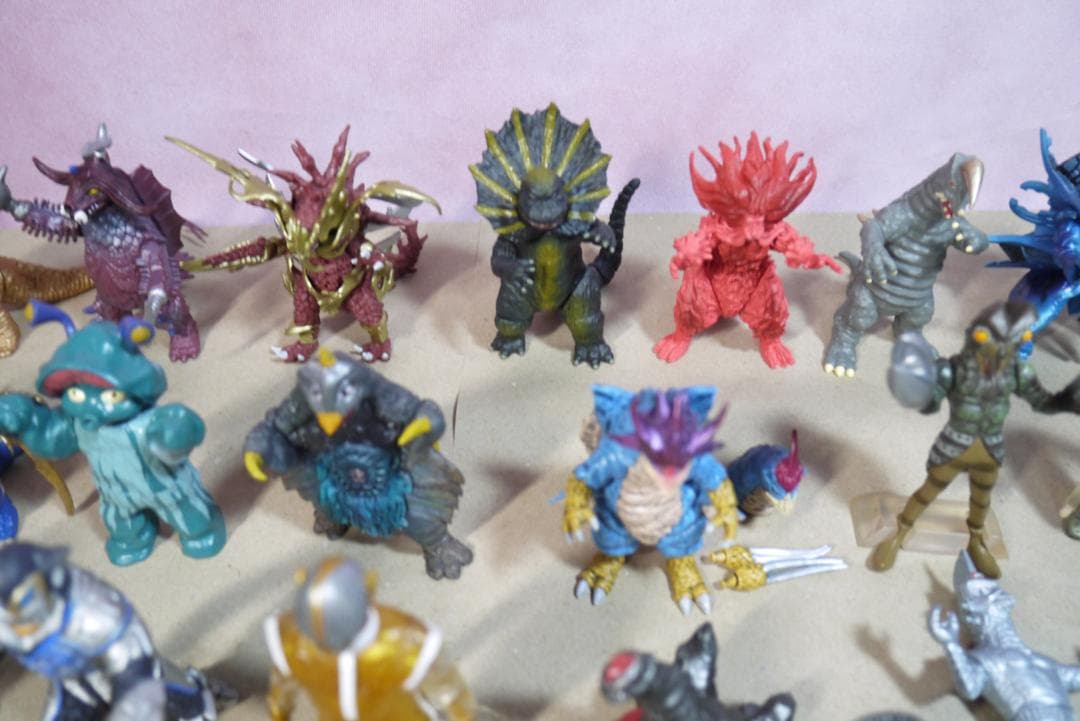 HG ウルトラ怪獣名鑑　ウルトラマン　ウルトラ怪獣　97体