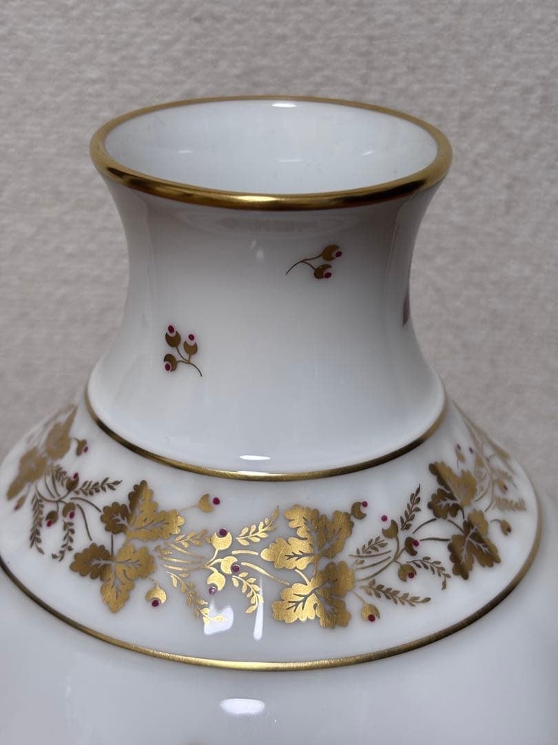 【大倉陶園】【美品】大花瓶　金彩と赤い花　35.5cm