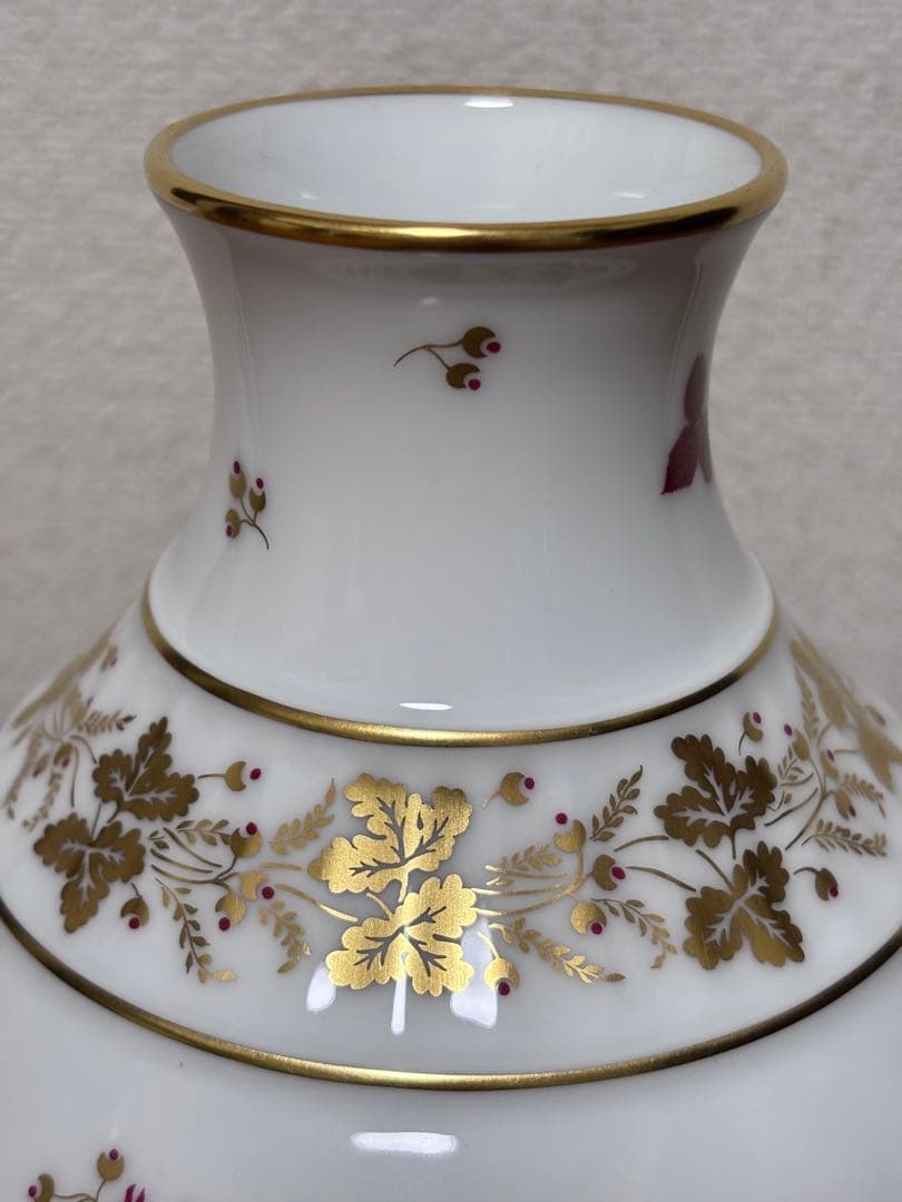 【大倉陶園】【美品】大花瓶　金彩と赤い花　35.5cm