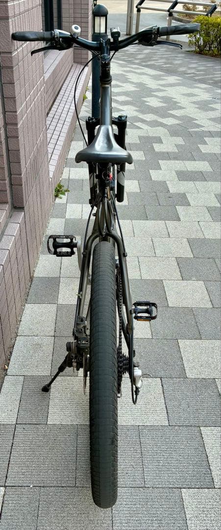 GIANT. STRATAマウンテンバイク　18 24段東京　自転車