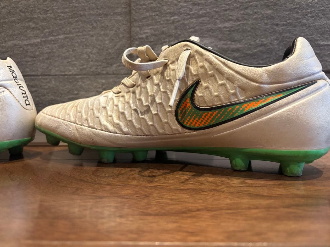 Nike サッカー　スパイク　magista マジスタ
