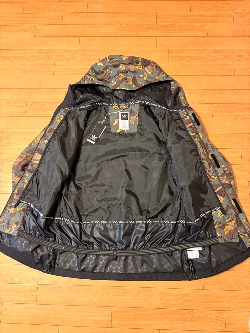 Mサイズ adidas 迷彩柄スノーボードウェア ジャケット