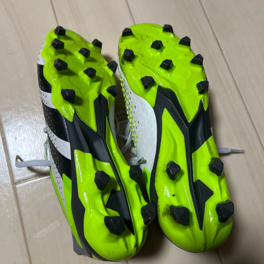 サッカースパイク プレデター アキュラシー