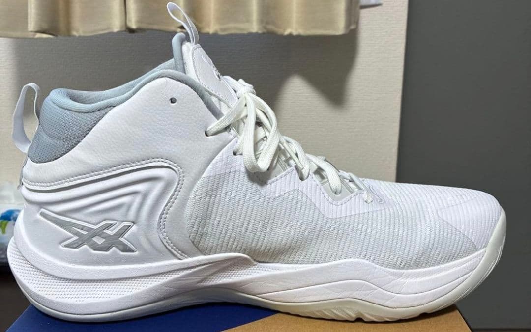 asics バスケットボールシューズ ノヴァサージ3 ホワイト　グレー