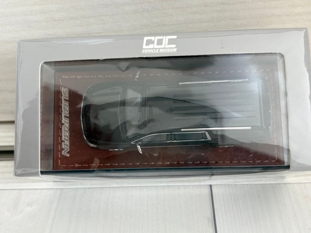 《新品箱付》1:64 SUBURBAN ミニカー