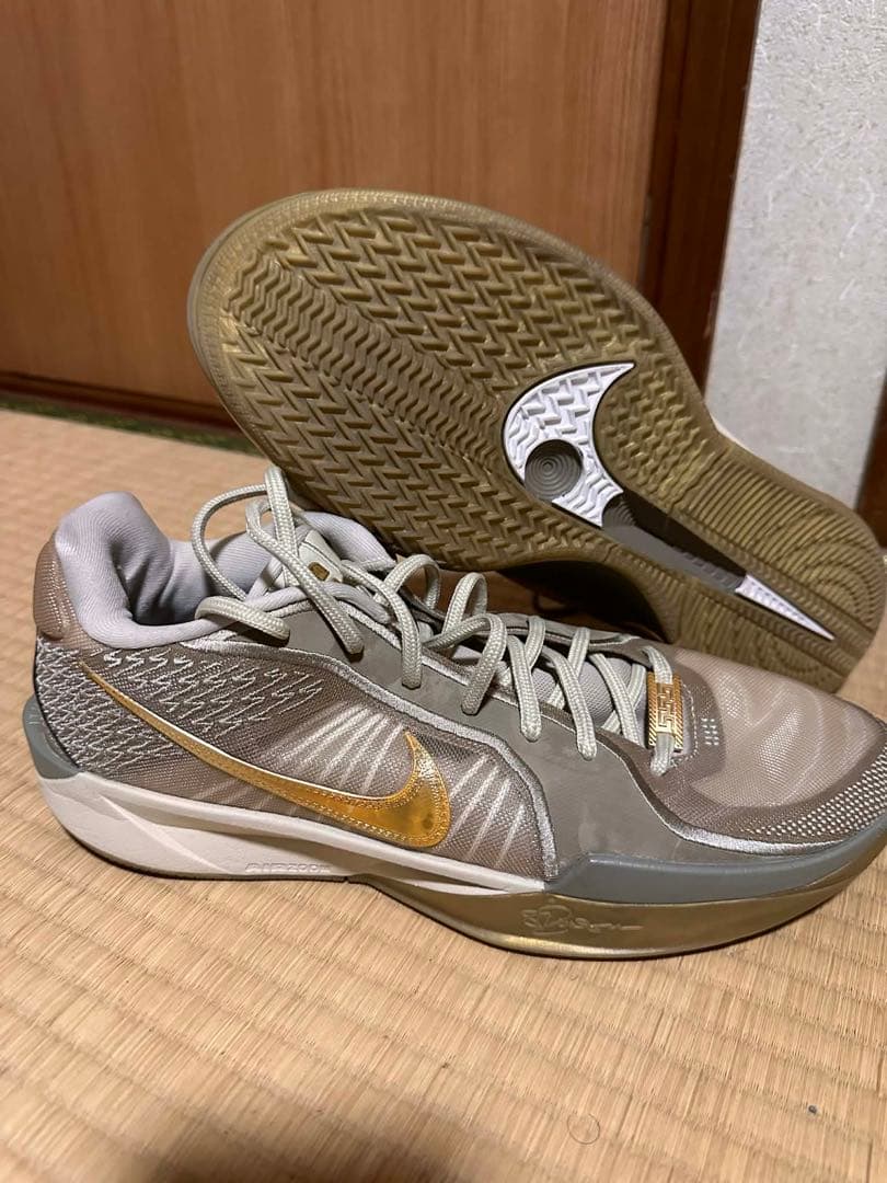 Nike Sabrina 2 グレー/ゴールド