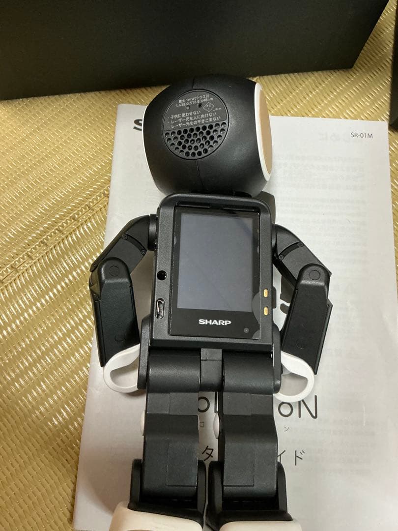 SHARP RoBoHoN ロボット型スマートフォン
