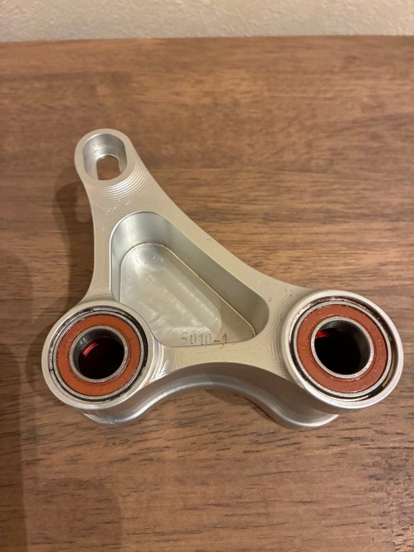 SantaCruz5010 V4 リンク burgtecリアアスクル