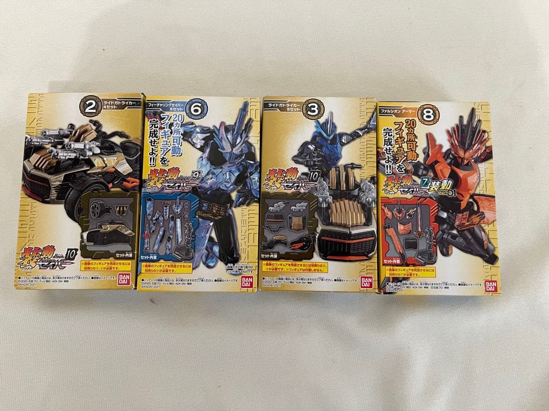 未開封　装動　64個　セイバー リバース　仮面ライダー フィギュアセット