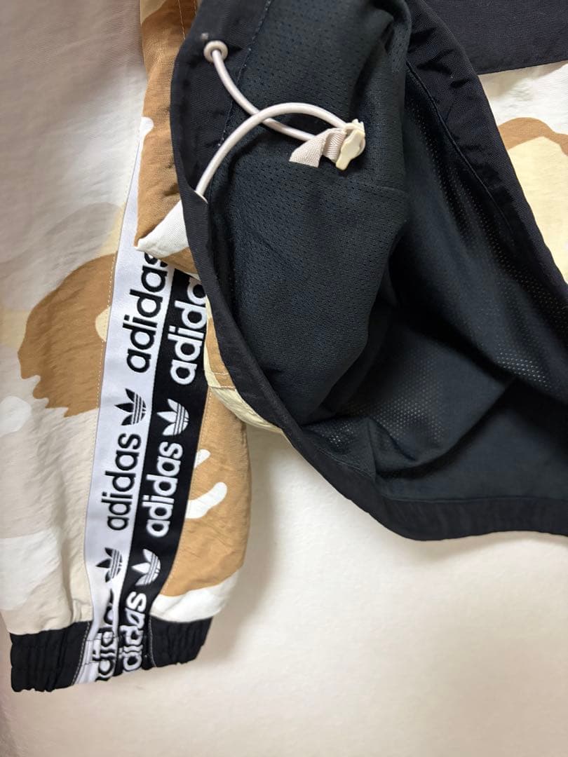美品adidas トップスR.Y.V.ジャケット ベージュ黒カモフラージュ柄XL
