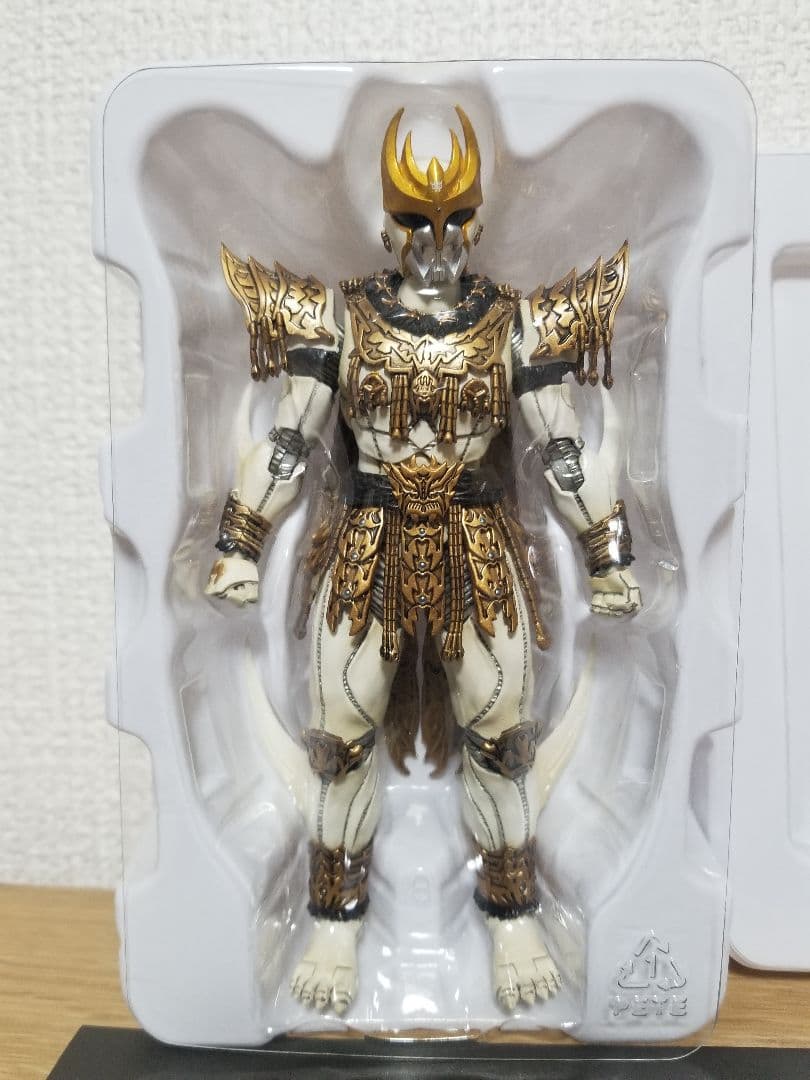 仮面ライダークウガ　真骨彫　ン・ダグバ・ゼバ