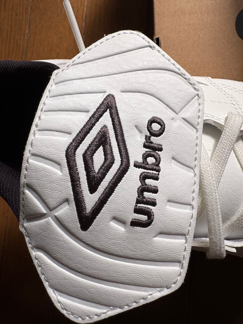 Umbro フットサルシューズ 25.5cm ２日以内発送⚪︎