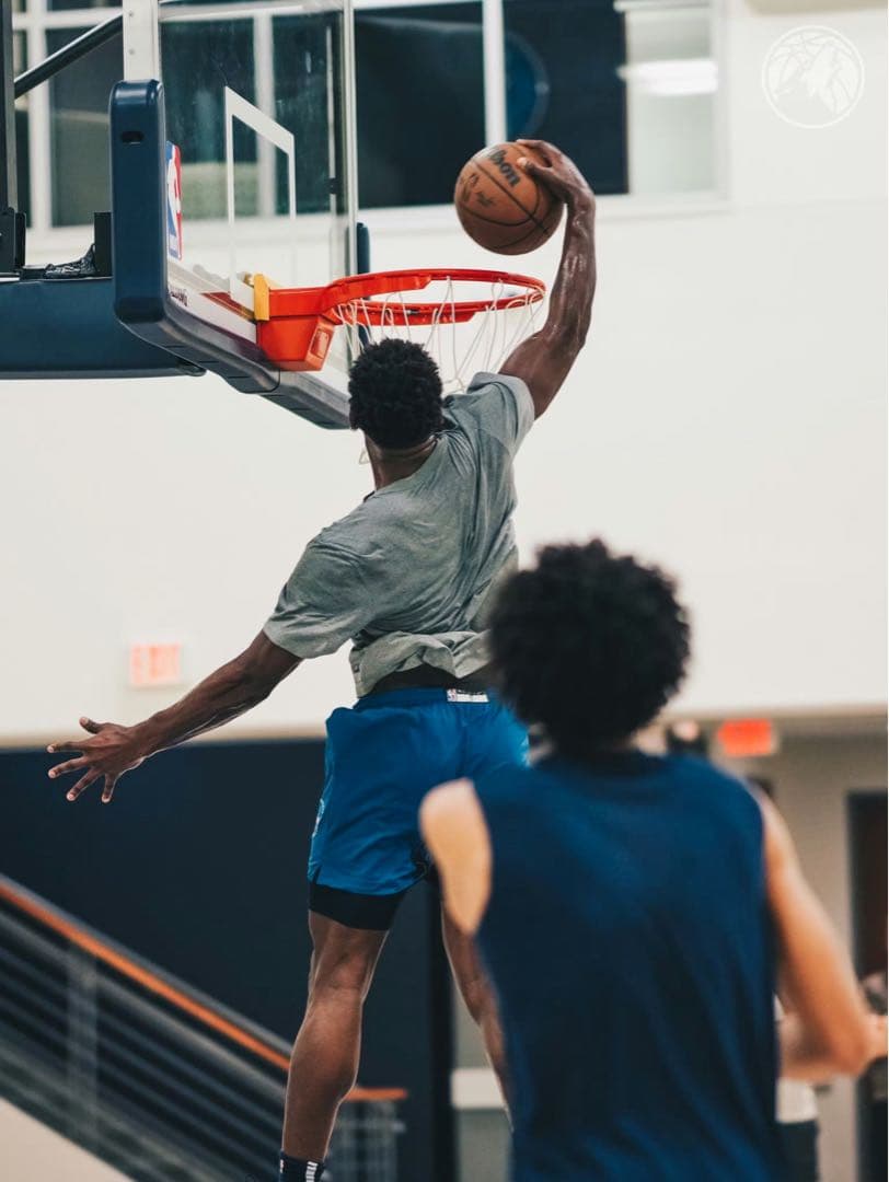 ウルブズ NBA 25シーズン選手支給品プラクティスTシャツMサイズ灰色