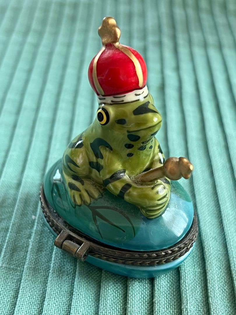 カエルのアクセサリー（ピル）ケース