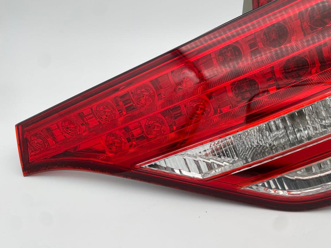 トヨタ エスティマ 50系 純正LEDテールランプ左右セットです。