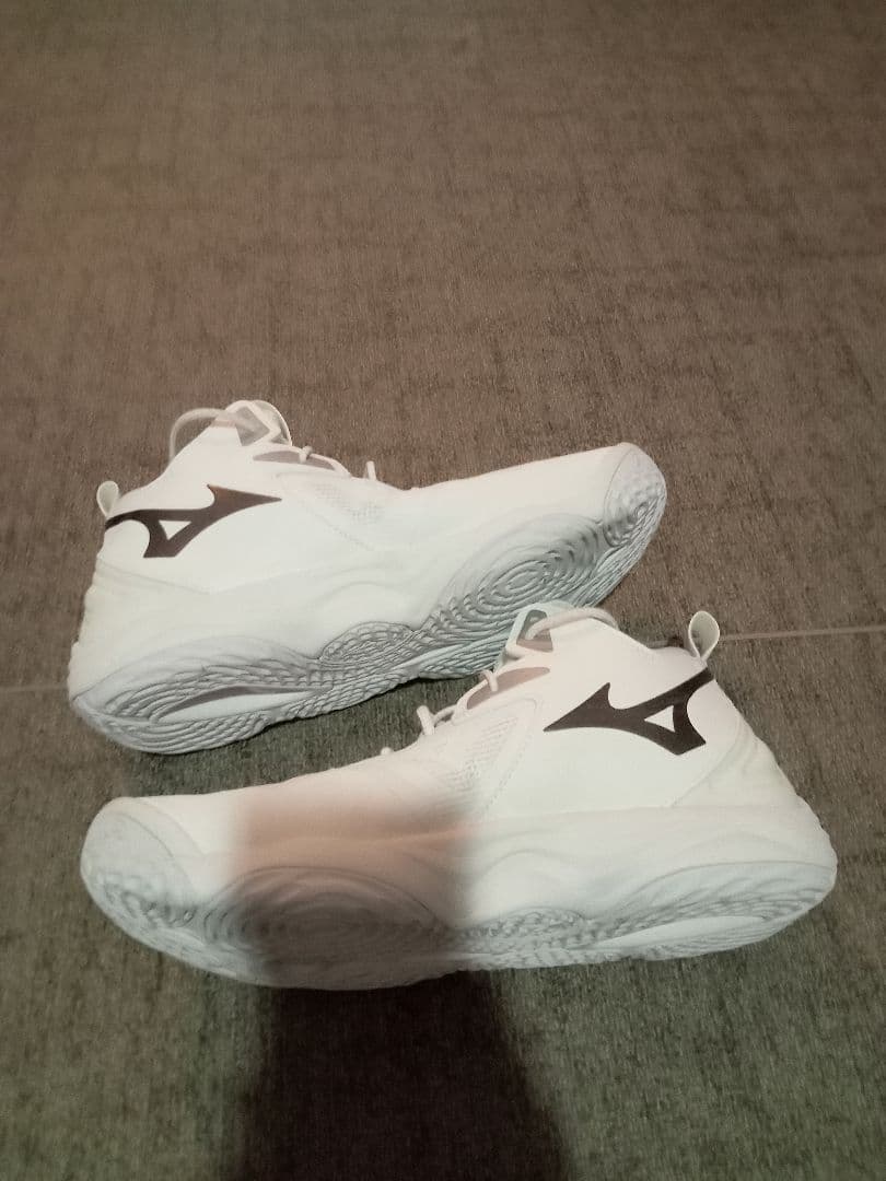 Mizuno ウェーブモーメンタム 3 MID 28.5cm(中古品)