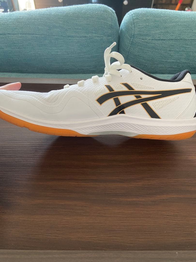 未使用ブランドASICSホワイト＆ブラック JAPANモデルバレーボールシューズ