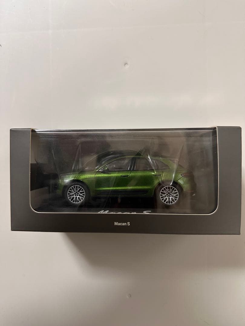ポルシェ ミニチャンプス ポルシェ マカンS Macans 1/43