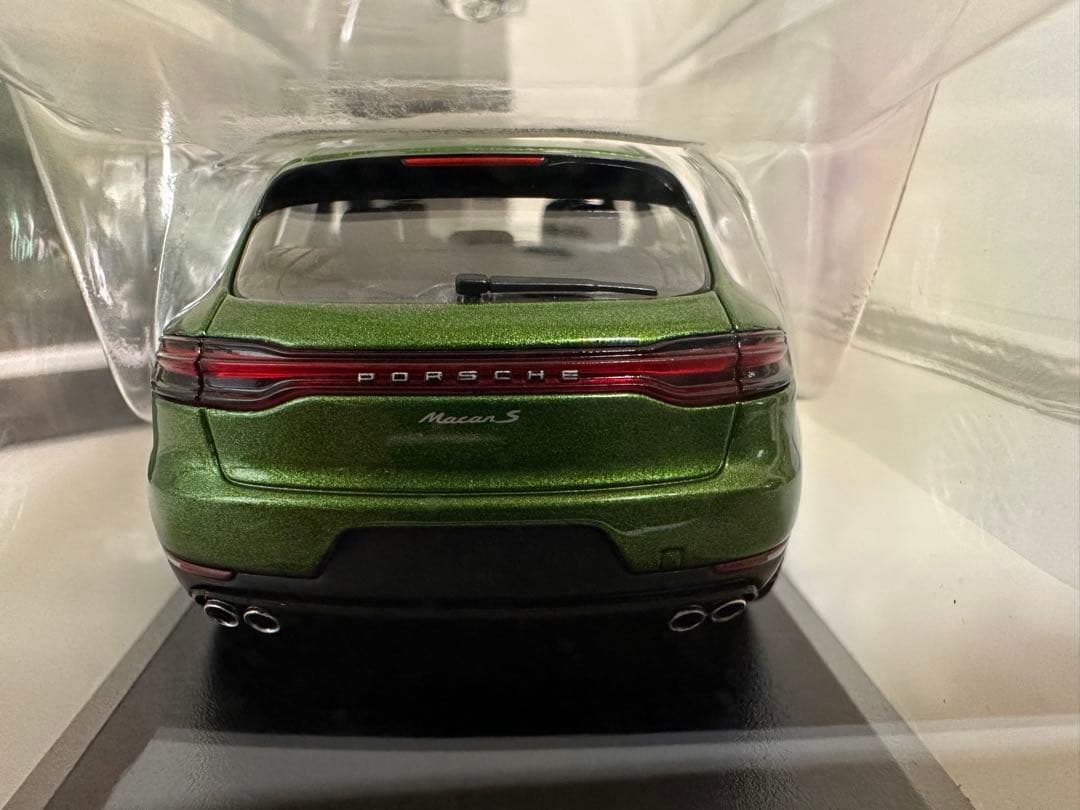 ポルシェ ミニチャンプス ポルシェ マカンS Macans 1/43
