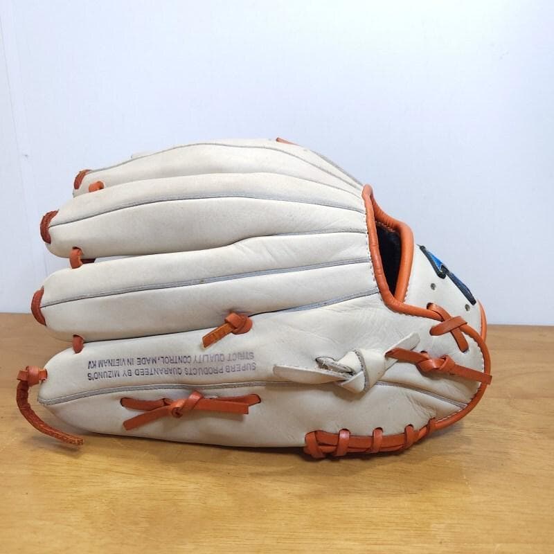 ミズノ 小笠原道大モデル 廃盤品 激レア 限定 巨人カラー 内野用 軟式グローブ