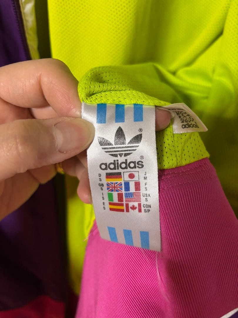 希少　adidas フード付きウィンドブレーカー ピンク/紫