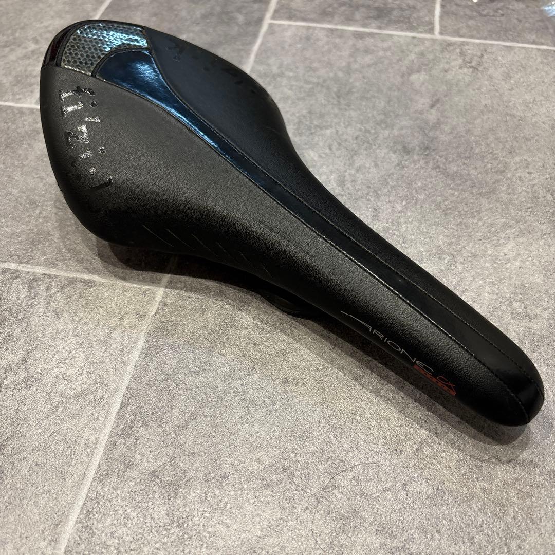 fi'zi:k フィジーク fizik アリオネ ARIONE カーボン