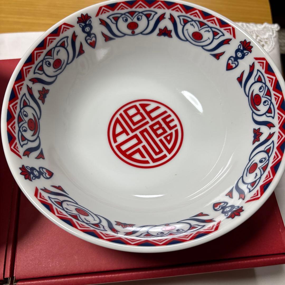 新品アルベロベロオレボレボラブタさん柄丼　2個